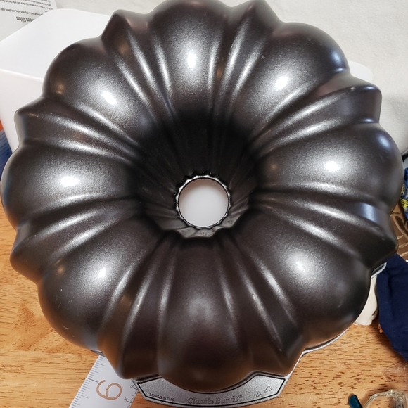 Nordicware classic bunt pan - Picture 7 of 9